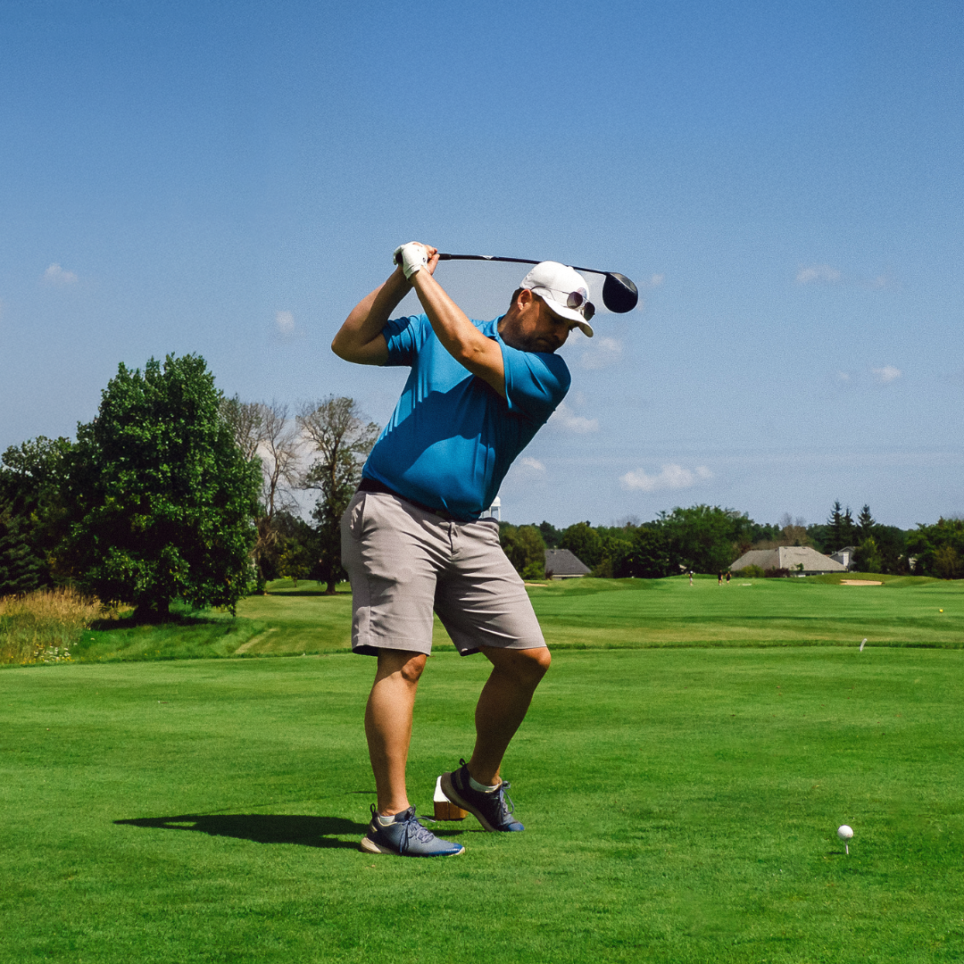 Image of YGK member golfing.