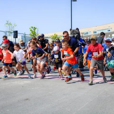 Kids running at the start of a race.